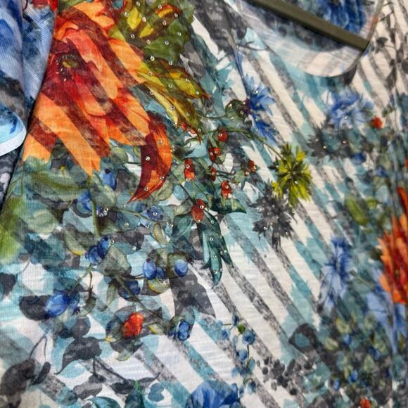 Time & Tru, Glitzy Floral and Stripes Blouse Ruffle Hem. Size XL. Excellent cond - Picture 2 of 6